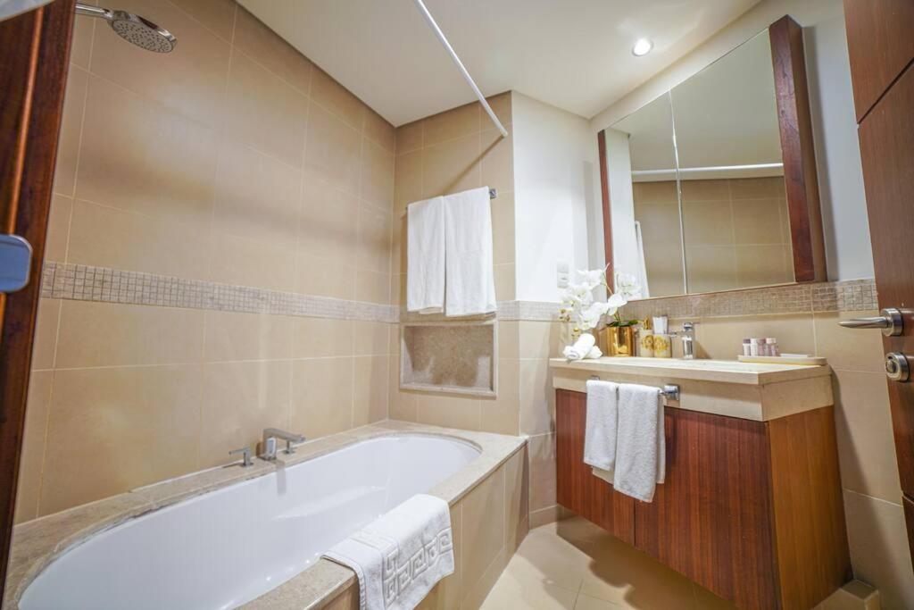 First Class 2Br With Full Dubai Skyline & Sea View Экстерьер фото